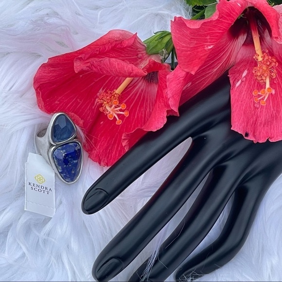 NWT Kendra Scott Margot Vintage Silver Navy Stone & Glass Cocktail Ring - Picture 8 of 11